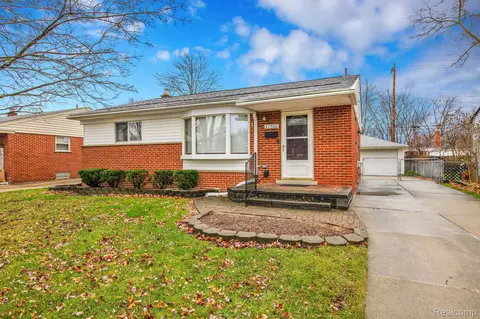21506 Parkway St, Saint Clair Shores, MI 48082