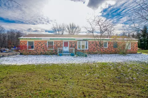 5920 Golf Club Rd, Genoa, MI 48843