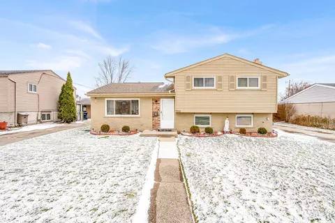2511 Camel Dr, Sterling Heights, MI 48310