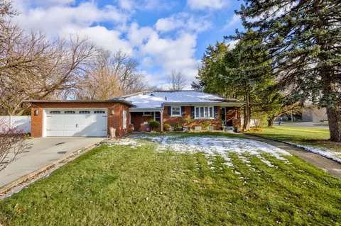 24016 Martha Washington Dr, Southfield, MI 48075