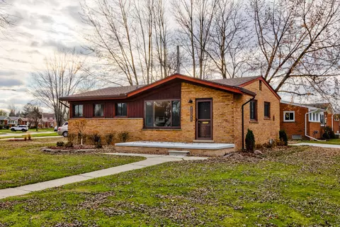 21549 Willow Wisp St, Saint Clair Shores, MI 48082