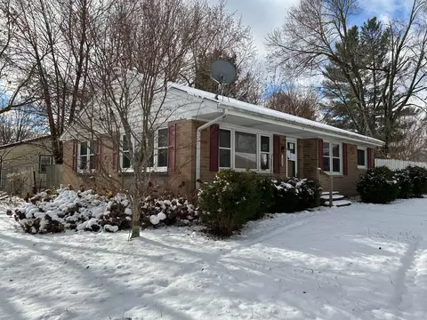 2683 Grovenburg Rd, Delhi, MI 48911