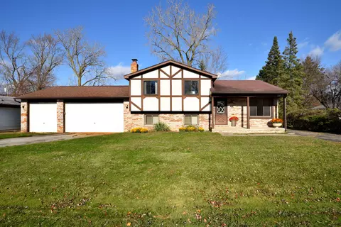 163 Hickory Dr, Troy, MI 48083