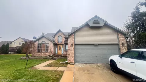 48895 Brittany Parc Dr, Macomb, MI 48044