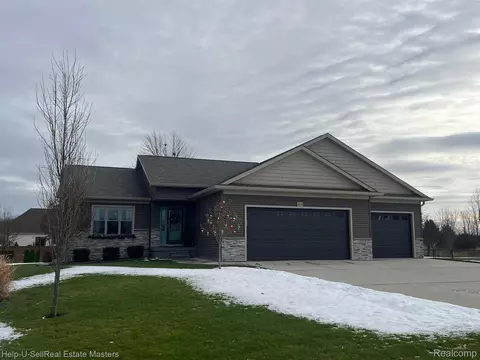 2820 St Helens Dr, Kimball, MI 48074