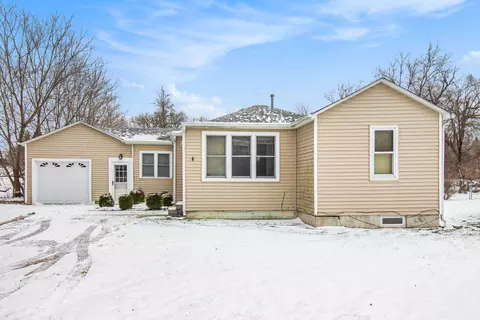 2107 Howe Rd, Burton, MI 48519