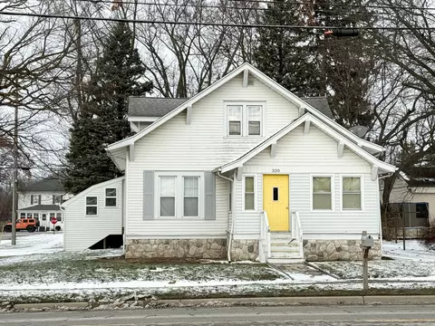 320 W Grand River Ave, Fowlerville, MI 48836