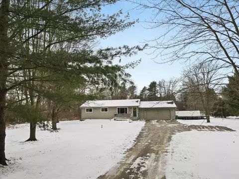 3780 Dartmouth Rd, Brandon, MI 48371