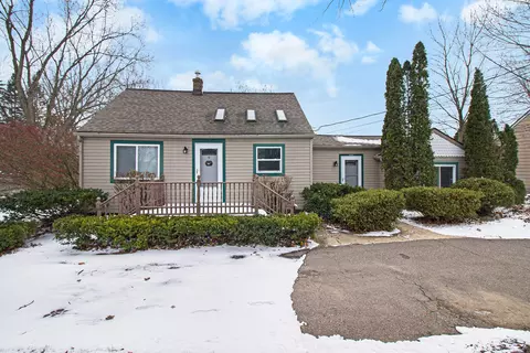 6479 Simmons Rd, Waterford, MI 48327