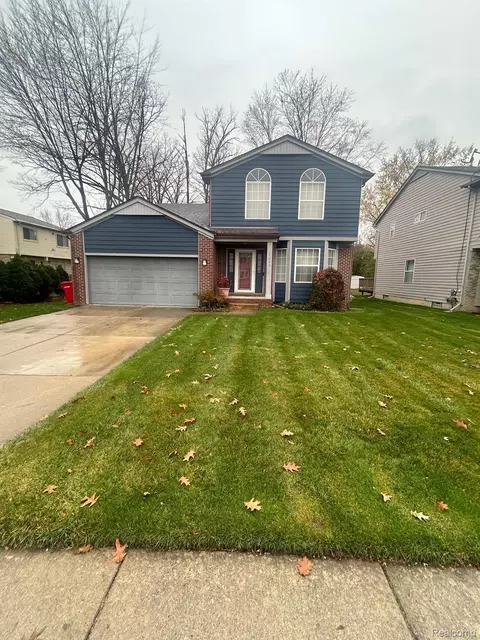 27035 NW Selkirk St, Southfield, MI 48076