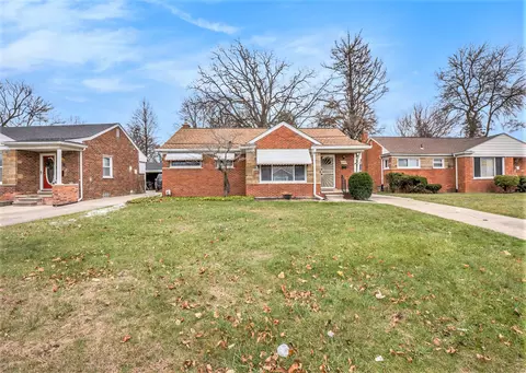 23540 Scotia Rd, Oak Park, MI 48237