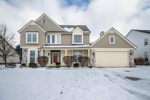 1092 Chestnut Ln, South Lyon, MI 48178