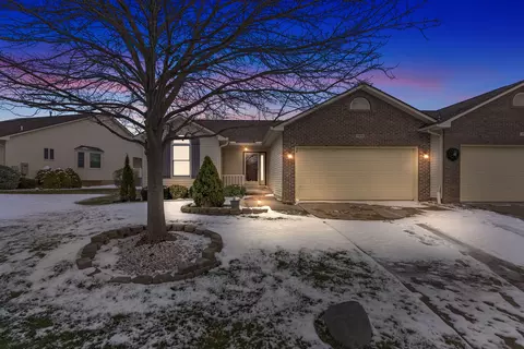 7415 Cross Creek Dr, Swartz Creek, MI 48473