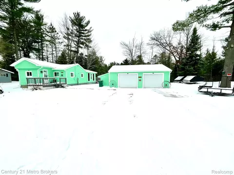 5316 Chippewa Trl, Mills, MI 48756