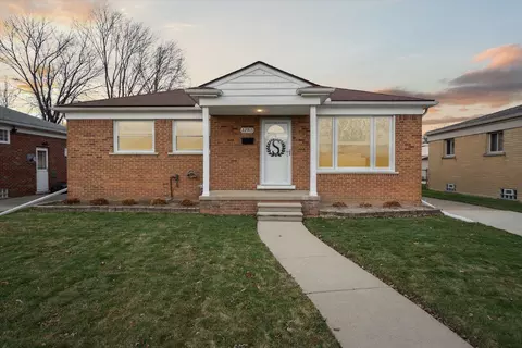 22915 Lincoln St, Saint Clair Shores, MI 48082