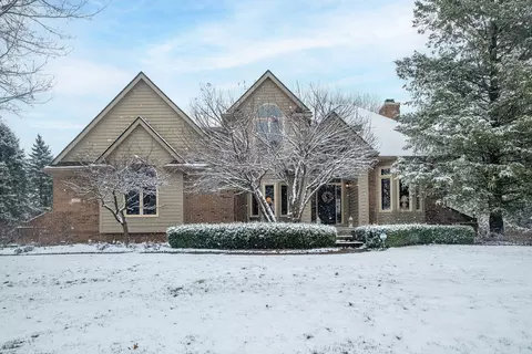 1872 Hidden Valley Dr, Milford, MI 48380