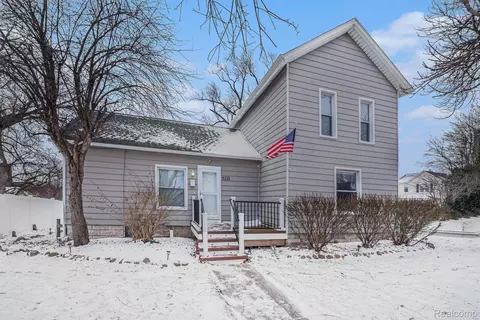 221 Mccarthy St, Howell, MI 48843