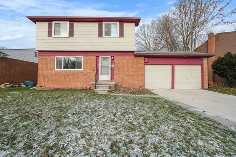 530 Clinton River Dr, Mount Clemens, MI 48043
