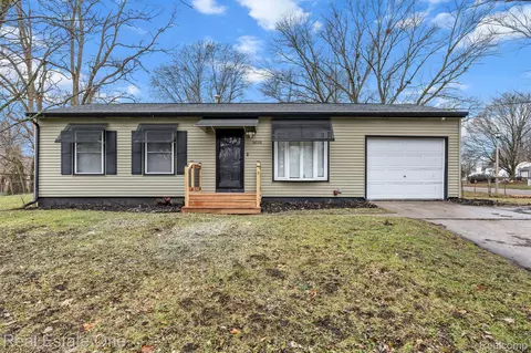 5600 Manor Dr, Lansing, MI 48911