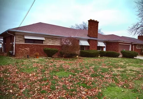 22441 Lakecrest St, Saint Clair Shores, MI 48081