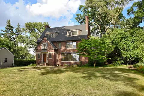 26360 Huntington Rd, Huntington Woods, MI 48070