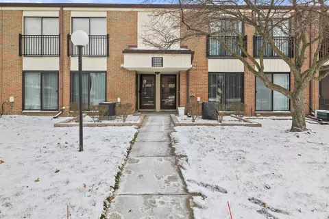 18289 University Park Dr, Livonia, MI 48152