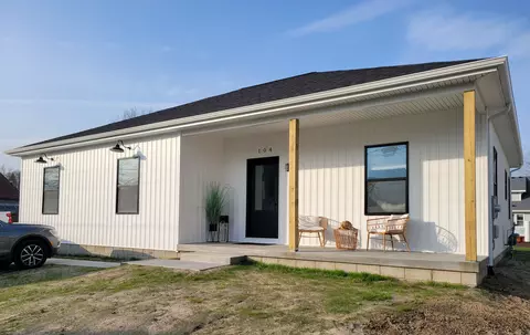 104 Delta Dr, Algonac, MI 48001