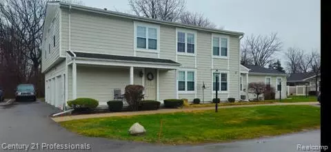 39726 Village Wood Cir, Novi, MI 48375