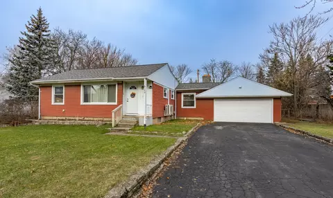 6140 Lindsay Dr, Waterford, MI 48329
