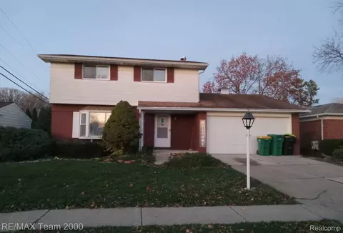 2515 Crofthill Dr, Auburn Hills, MI 48326