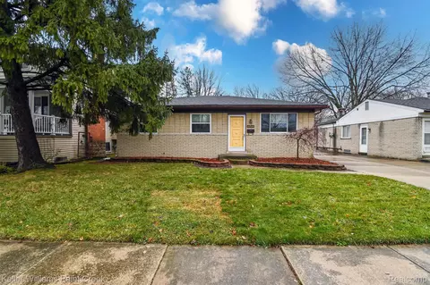 22600 Gordon Rd, Saint Clair Shores, MI 48081