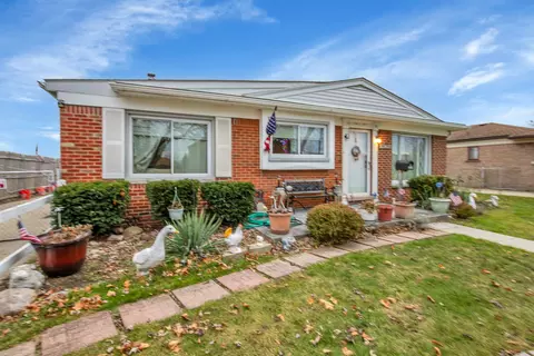 28754 Barkman St, Roseville, MI 48066