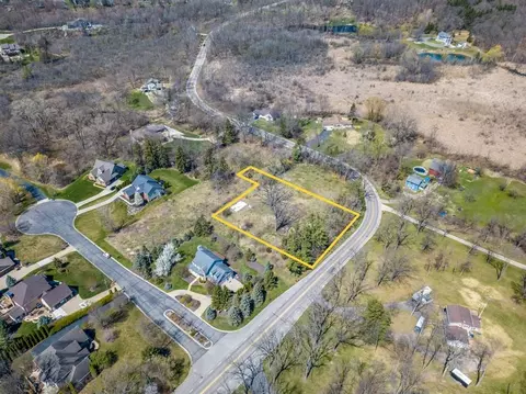 3010 Hunter Rd, Brighton, MI 48114