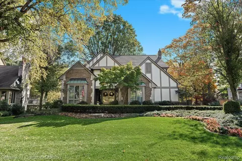 21762 Heatheridge Ln, Farmington Hills, MI 48335
