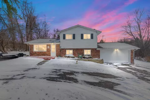 5731 Flemings Lake Rd, Independence, MI 48348