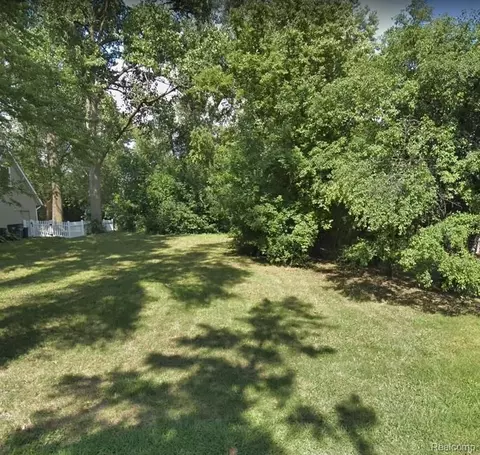 2283 Somerset Rd, Bloomfield, MI 48302