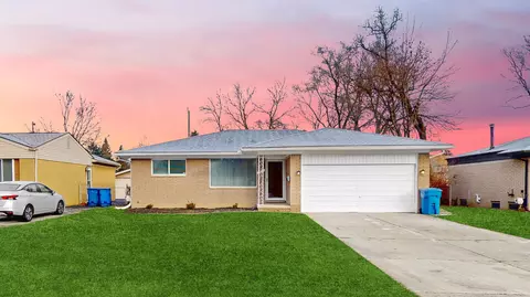 5013 Frazho Rd, Warren, MI 48091