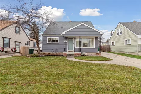 29016 Bridge St, Garden City, MI 48135