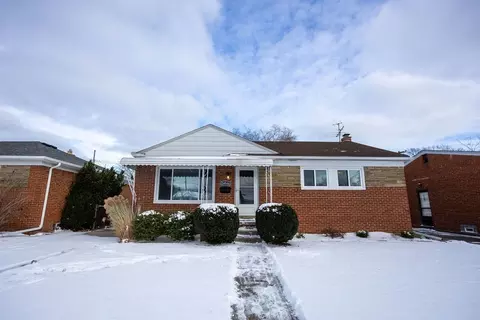 24544 Mabray Ave, Eastpointe, MI 48021