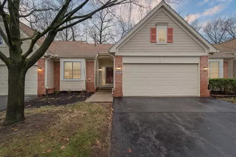 37101 Amhurst Dr, Westland, MI 48185