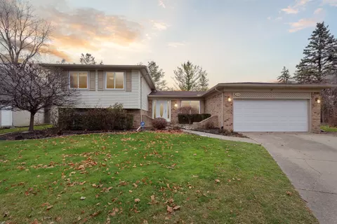 5144 Tyler Dr, Troy, MI 48085