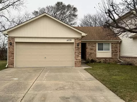 29753 Arnell Crt Ct, Roseville, MI 48066