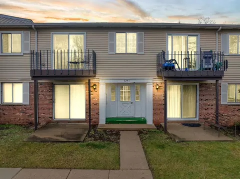 5241 Highland Rd #215, Waterford, MI 48327