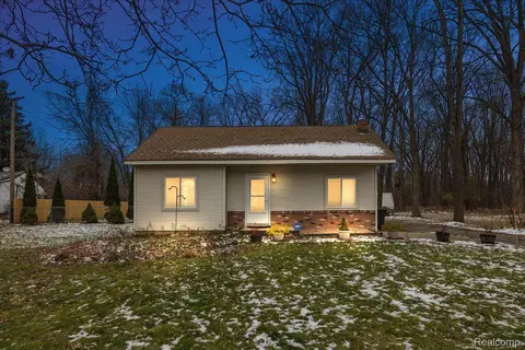 21524 Orchard Lake Rd, Farmington Hills, MI 48336