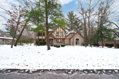 293 Kirksway Ln, Orion, MI 48362