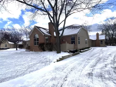 634 Perry Creek Dr, Grand Blanc, MI 48439