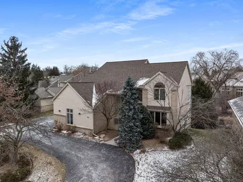 5085 Oakbrooke Dr, West Bloomfield, MI 48323