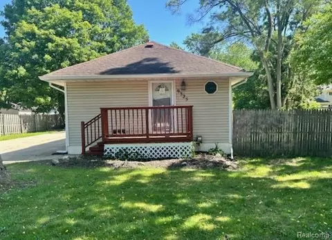 9325 Commerce Rd, Commerce, MI 48382
