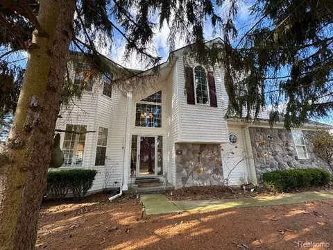 20221 Island Estate Dr, Grosse Ile, MI 48138