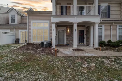 25709 Maritime Cir N, Harrison, MI 48045